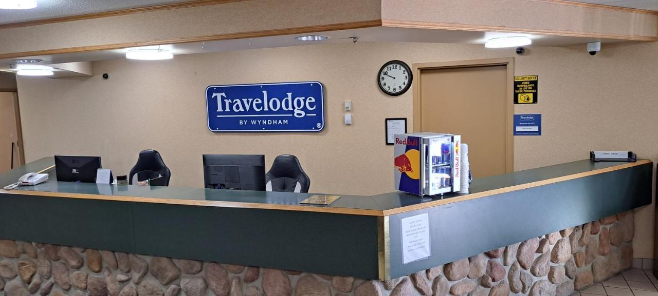 Travelodge By Wyndham Lacombe Exterior foto