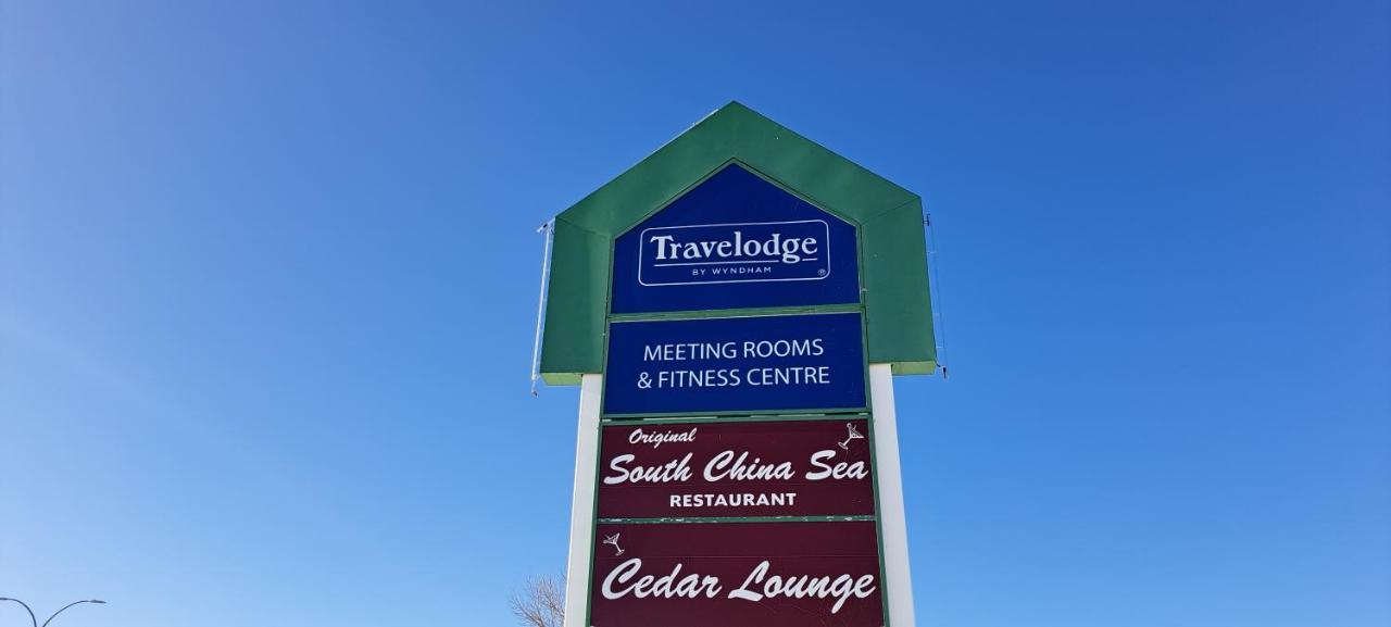 Travelodge By Wyndham Lacombe Exterior foto