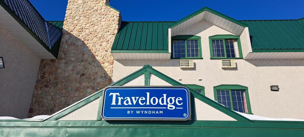 Travelodge By Wyndham Lacombe Exterior foto