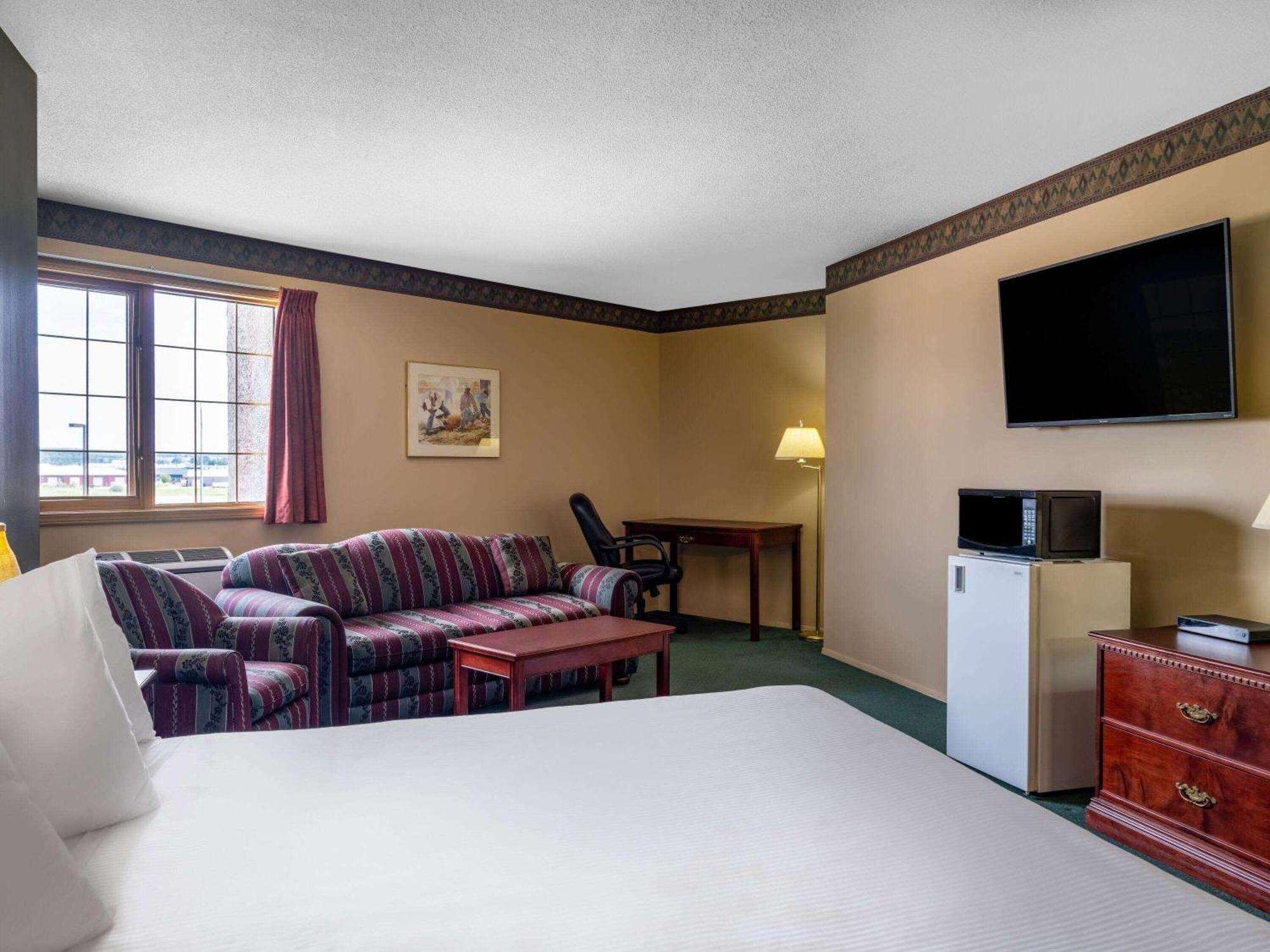 Travelodge By Wyndham Lacombe Exterior foto