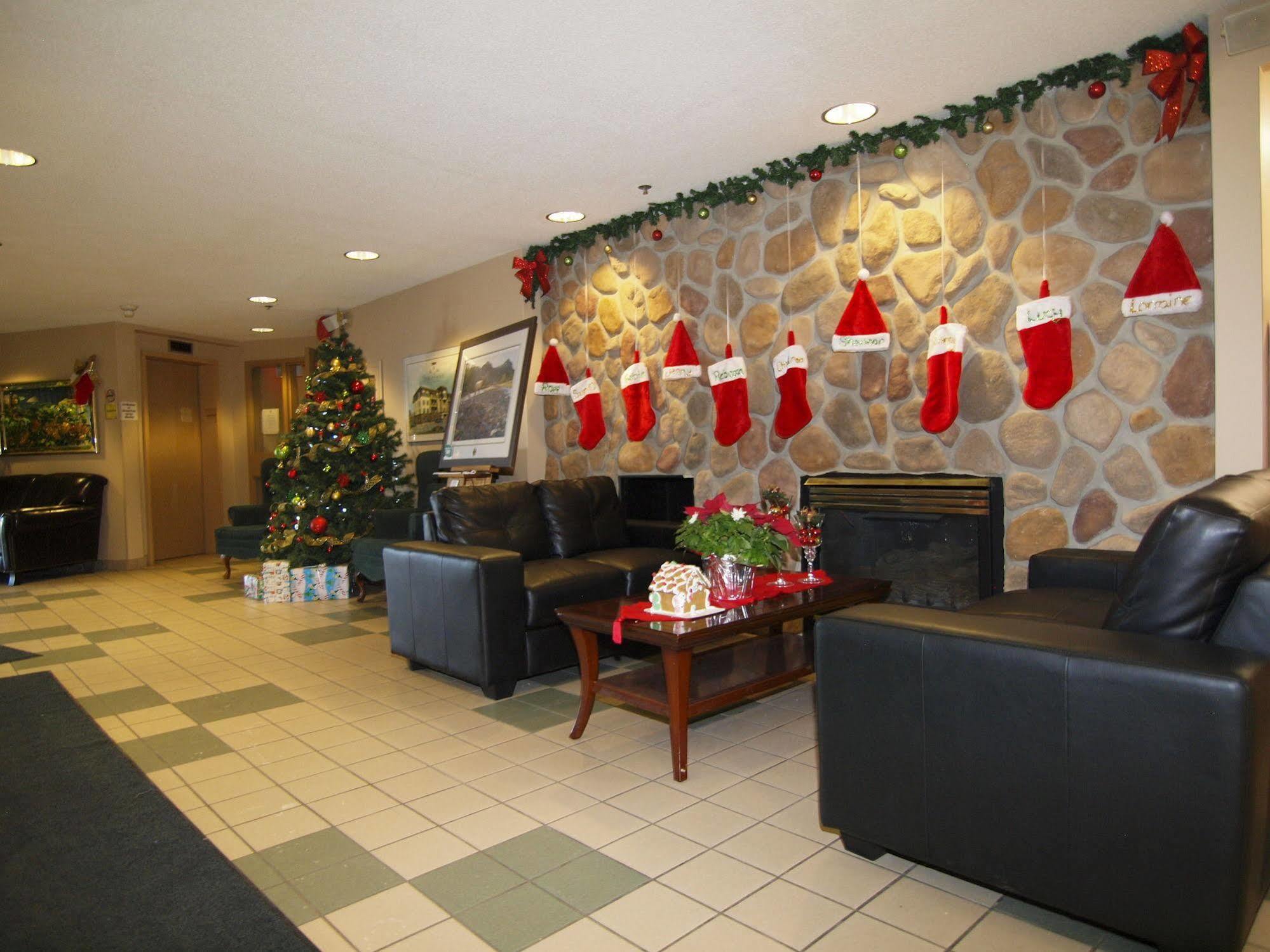 Travelodge By Wyndham Lacombe Exterior foto