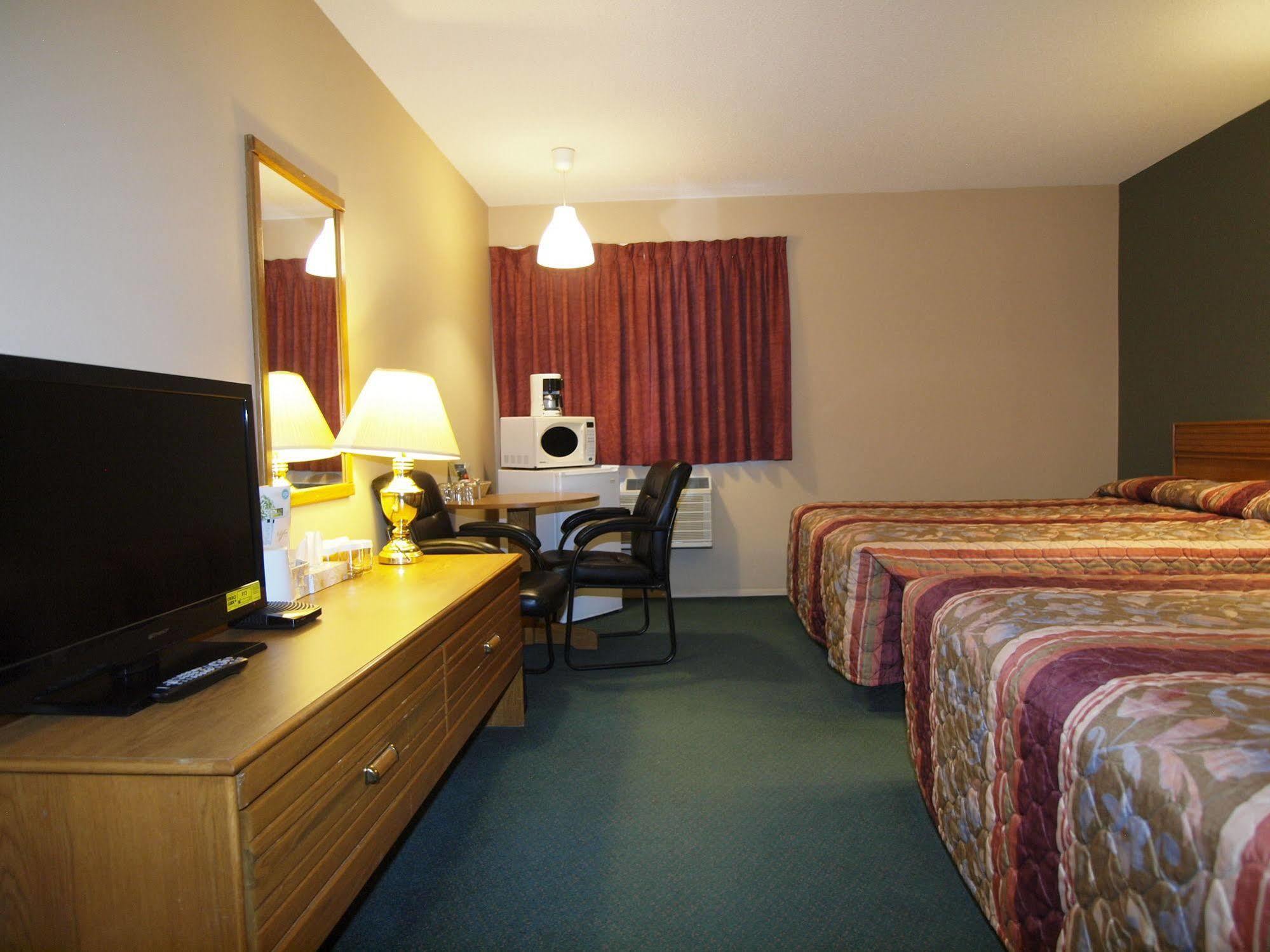 Travelodge By Wyndham Lacombe Exterior foto