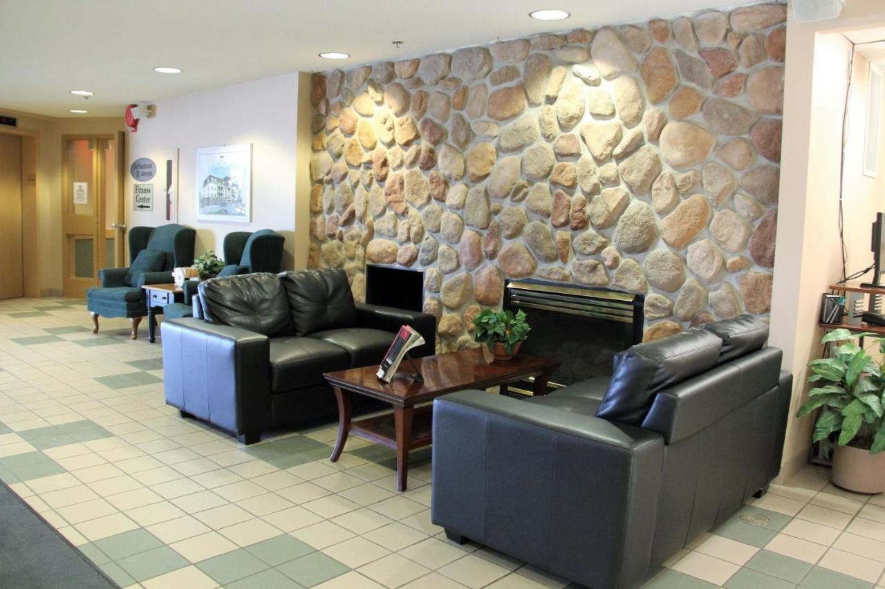 Travelodge By Wyndham Lacombe Exterior foto